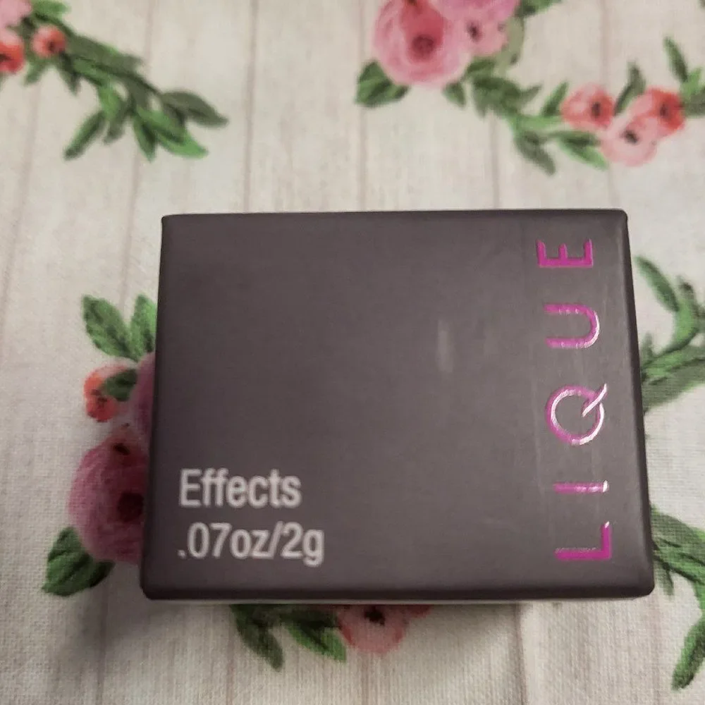 Lique Cheek and Eye lid Powder Naked